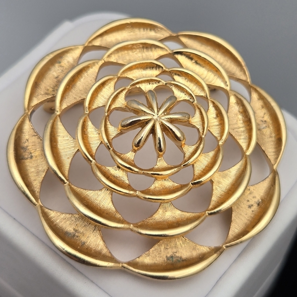 Vintage COROCRAFT Gold Tone Brooch Pin Round Statement Piece